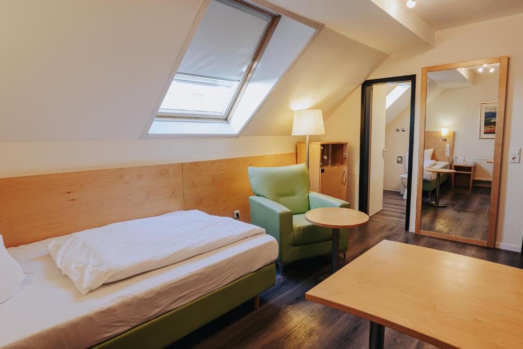 Hotel-Restaurant Zum Schwanen Schwanen 1, 42929 Wermelskirchen