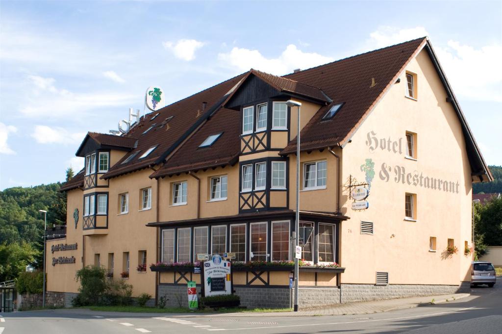 Hôtel Hotel & Restaurant Zur Weintraube Rudolstadter Strasse 76 07745 Iéna