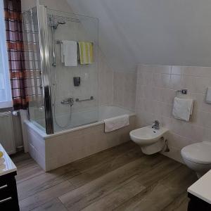 Hôtel Hotel Rhöner Land Garni - Bed & Breakfast Zum weissen Kreuz 20 97723 Oberthulba Bavière