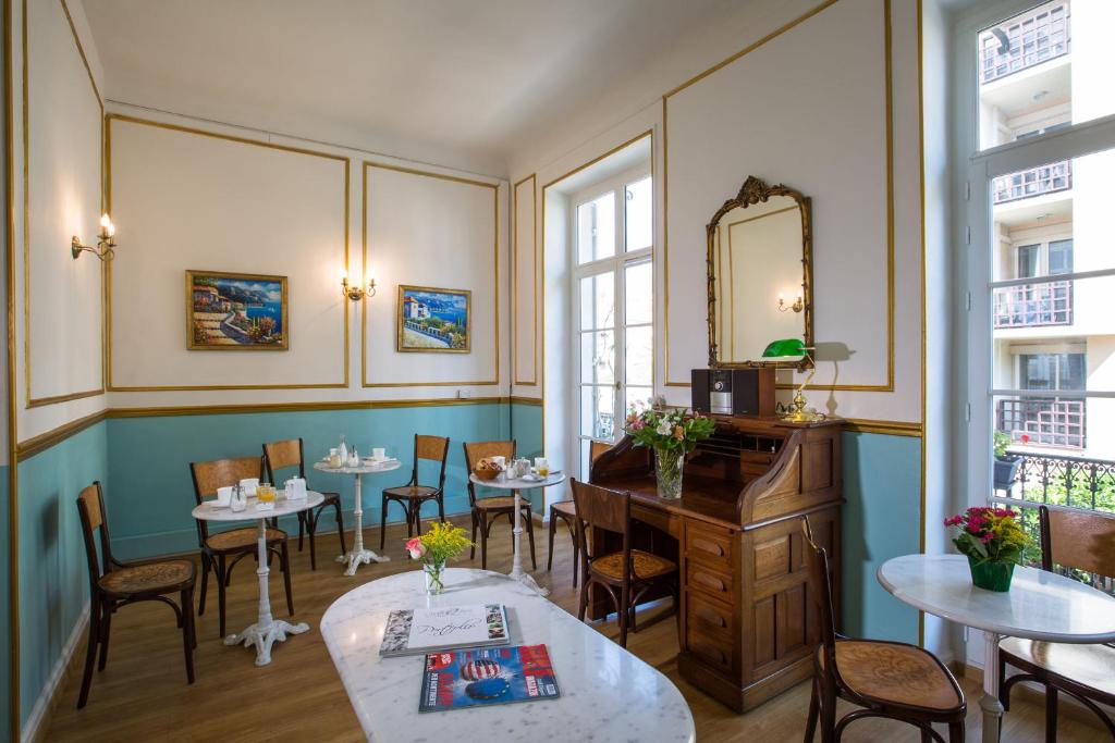 Hôtel Hôtel Richelieu 26 Rue Partouneaux 06500 Menton