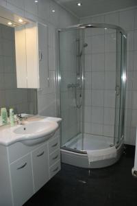 Hôtel Hotel Rühen, 24 Stunden Check in, kostenfreie Parkplätze Am Ehrenmal 5 38471 Rühen Basse-Saxe