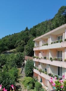 Hôtel Hotel Saint Jacques 8, ter rue Auguste Clément 07600 Vals-les-Bains Rhône-Alpes