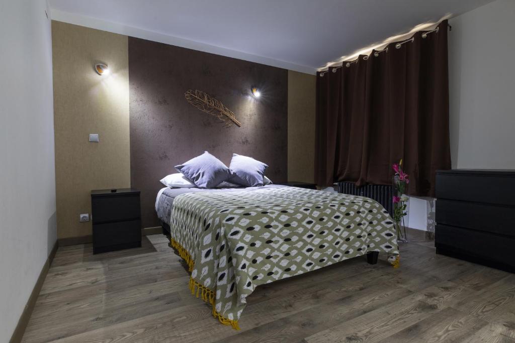 Hotel Santal 3 Rue Doppet, 73000 Chambéry