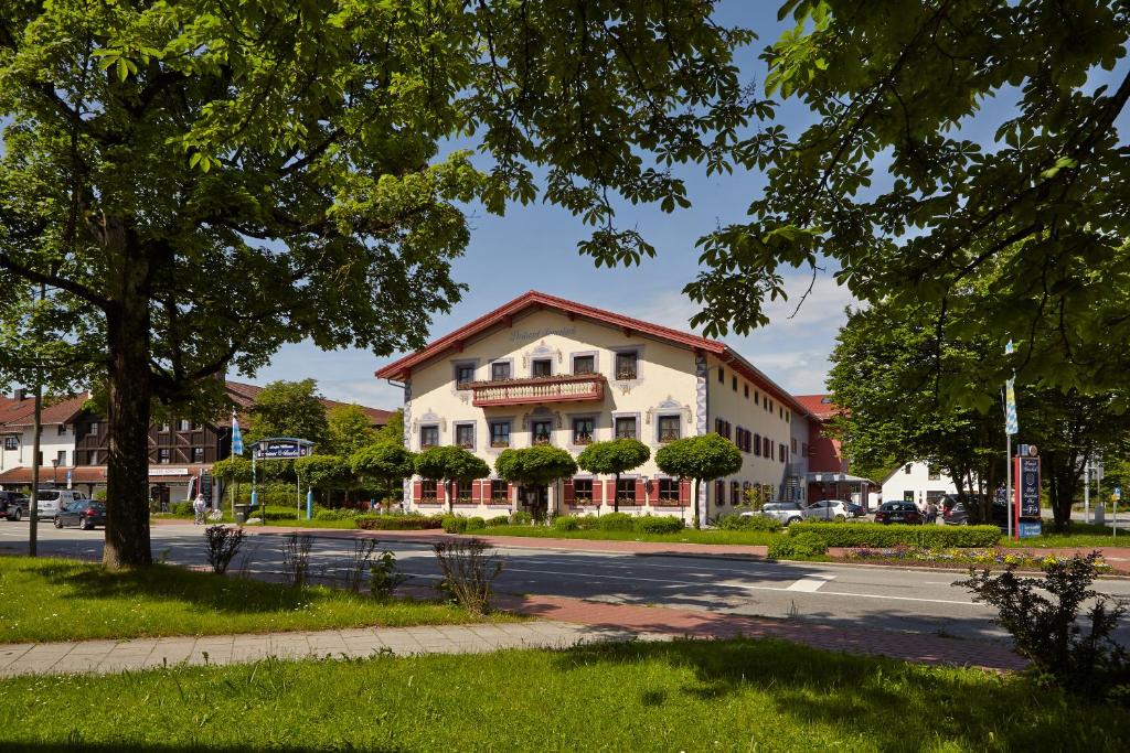 Hotel Sauerlacher Post Tegernseer Landstraße 2, 82054 Sauerlach