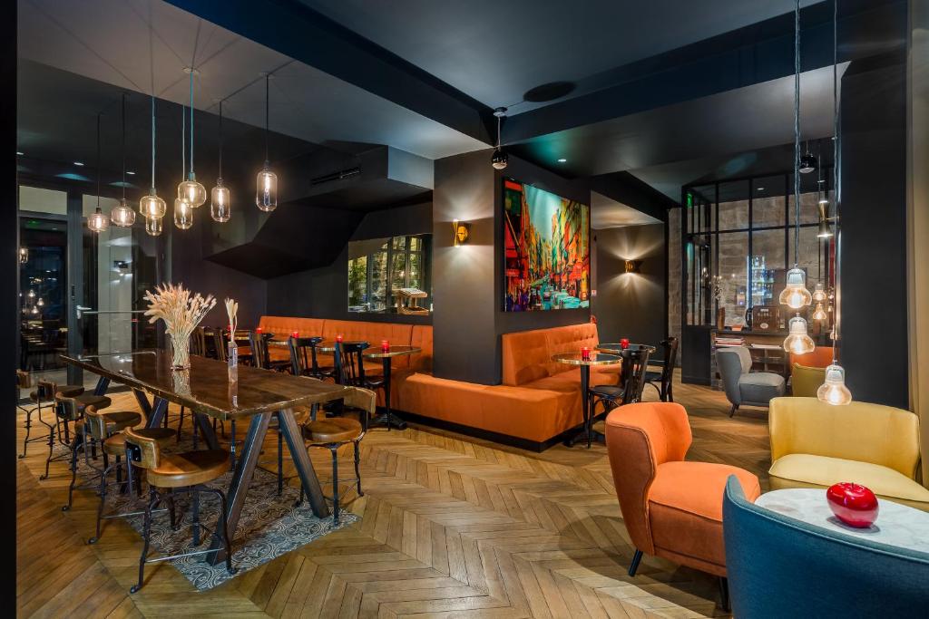 Hotel Scarlett 1 Rue Jouye Rouve, 75020 Paris