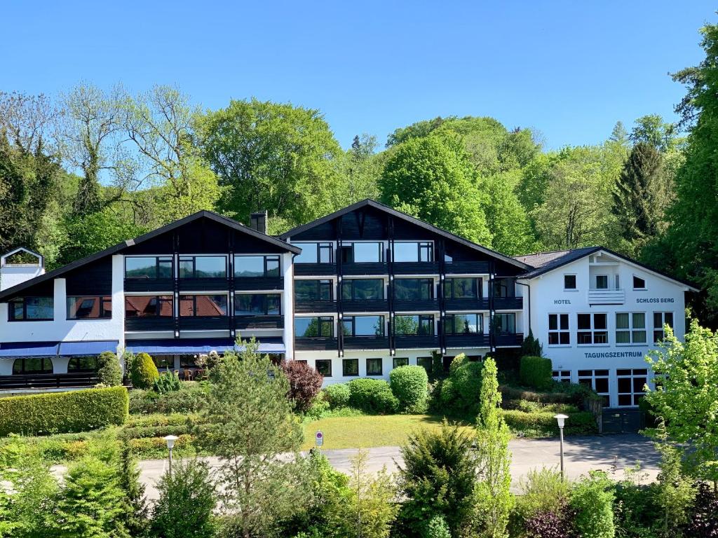 Hotel Schloss Berg Ölschlag 9, 82335 Berg am Starnberger See