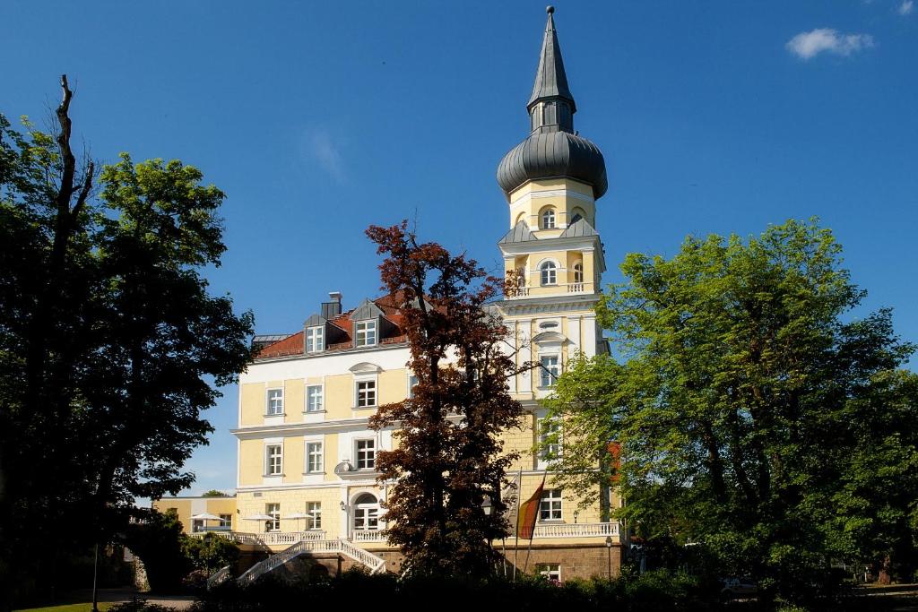 Hôtel Hotel Schloss Schwarzenfeld Schloss Strasse 13+15 92521 Schwarzenfeld