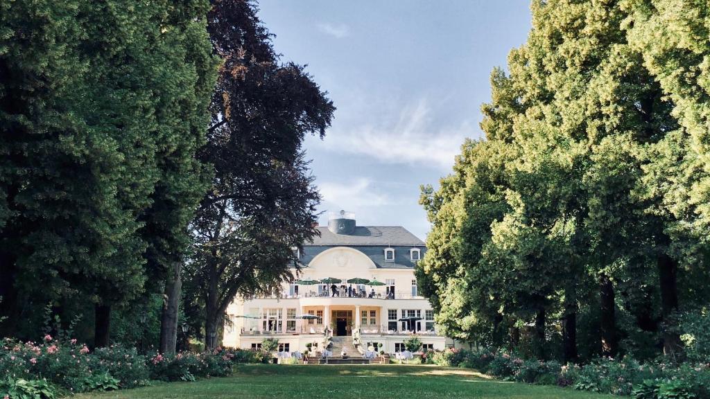 Hotel Schloss Teutschenthal Carl-Wenzel-Str. 30, 06179 Teutschenthal