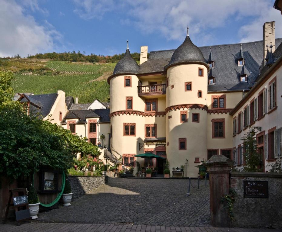 Hotel Schloss Zell Schloss-Str. 8 a, 56856 Zell