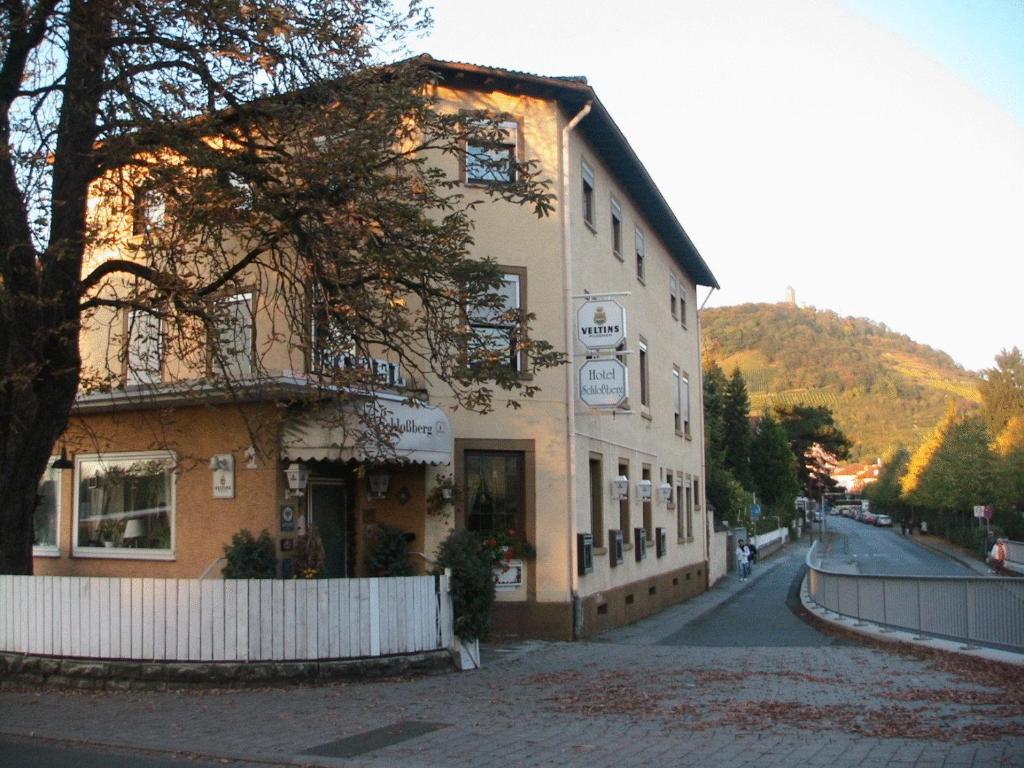 Hôtel Hotel Schlossberg Kalterer Str.1 64646 Heppenheim