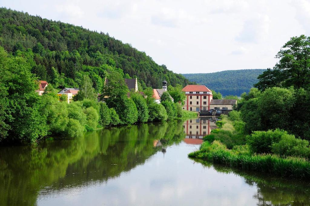 Hôtel Hotel Schlossresidenz Heitzenhofen Naabstrasse 5 a 93182 Duggendorf