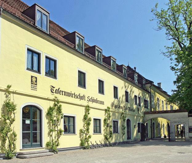 Hotel Schönbrunn Schönbrunn 1, 84036 Landshut