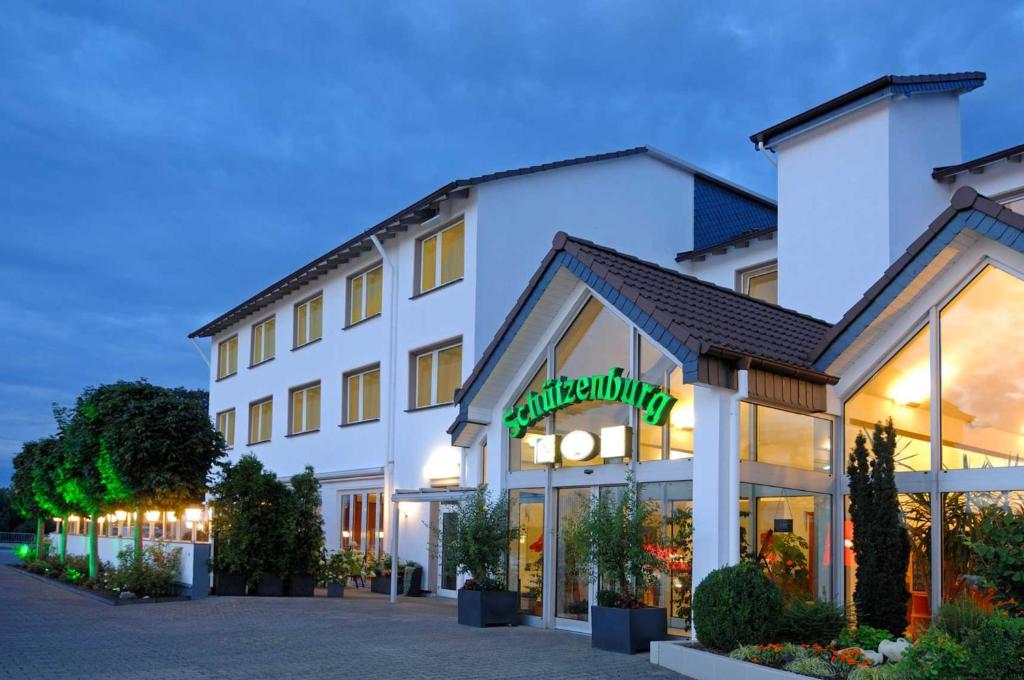 Hotel Schützenburg Hauptstrasse 116, 51399 Burscheid