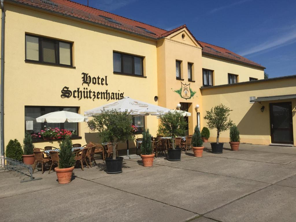 Hotel Schützenhaus Ernst-Thälmann-Straße 11, 14822 Brück