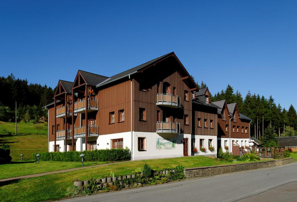 Hotel Schwarzbeerschänke Pobershau Amtsseite Hinterer Grund 2, 09496 Pobershau