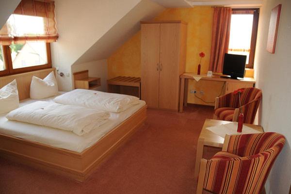Hotel Schwarzes Ross Kitzingerstr. 4, 97359 Schwarzach am Main