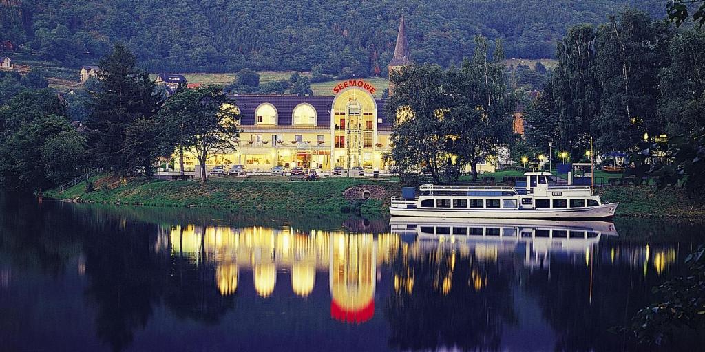 Hotel Seemöwe Am Obersee 10, 52152  Simmerath