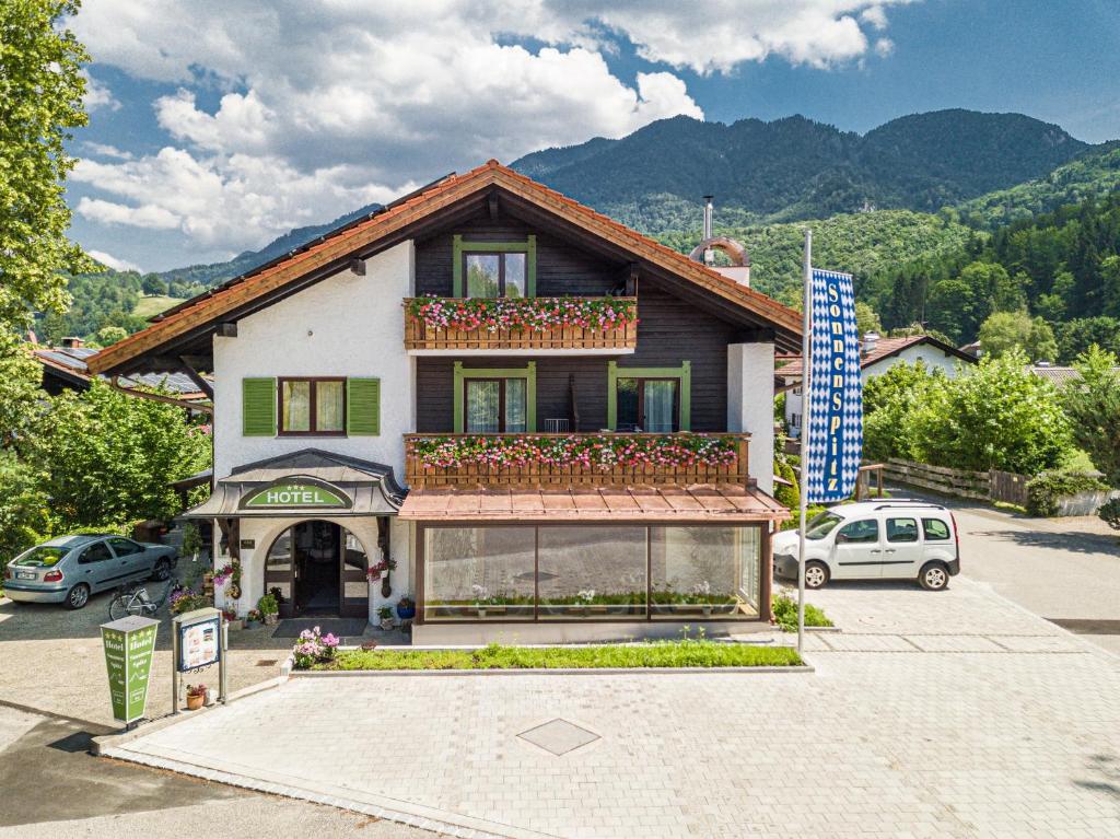 Hotel Sonnenspitz *** Herzogstandweg 23, 82431 Kochel am See