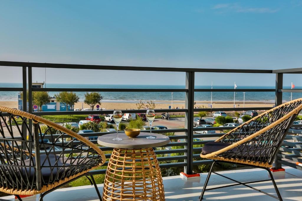 Hôtel Hôtel & Spa FACE À LA MER 42 Boulevard Wattier 14810 Merville-Franceville-Plage