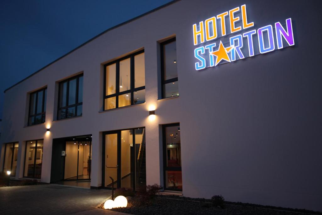 Hotel Starton am Village Marie-Curie-Straße 16 / Ecke Otto-Hahn Straße 8, 85055 Ingolstadt