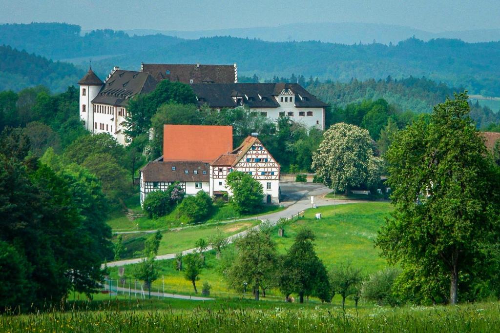 Hôtel Hotel & Tagungszentrum Schloss Hohenfels Schloss Hohenfels 1 78355 Hohenfels