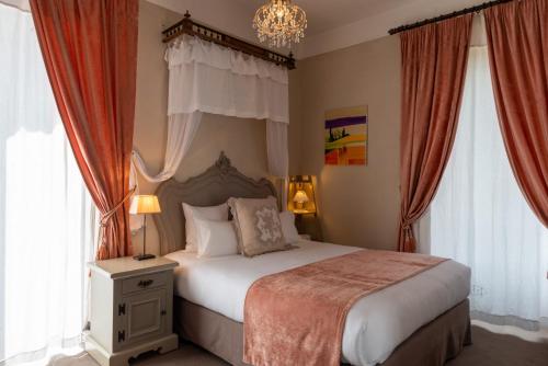 Hotel The Originals Domaine de Beaupré - Room Service Disponible