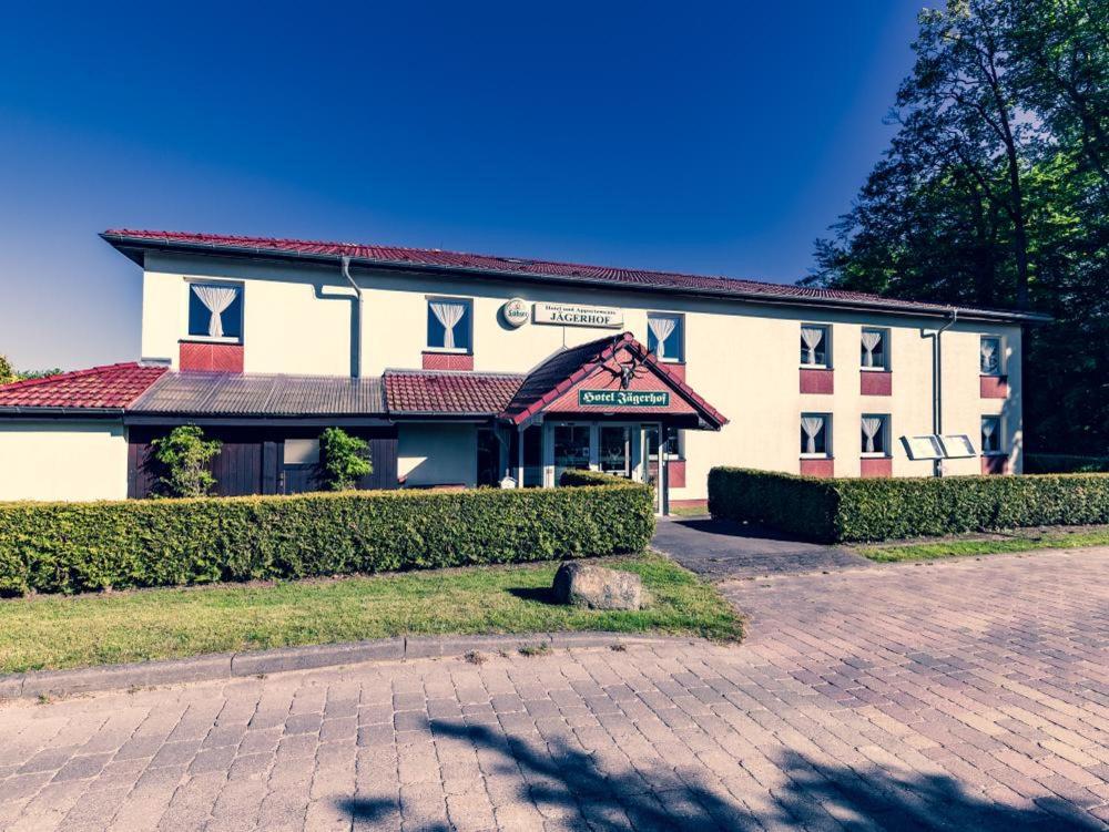 Hôtel Hotel und Appartements Jägerhof Rügen Dorfstraße 37 18586 Lancken-Granitz