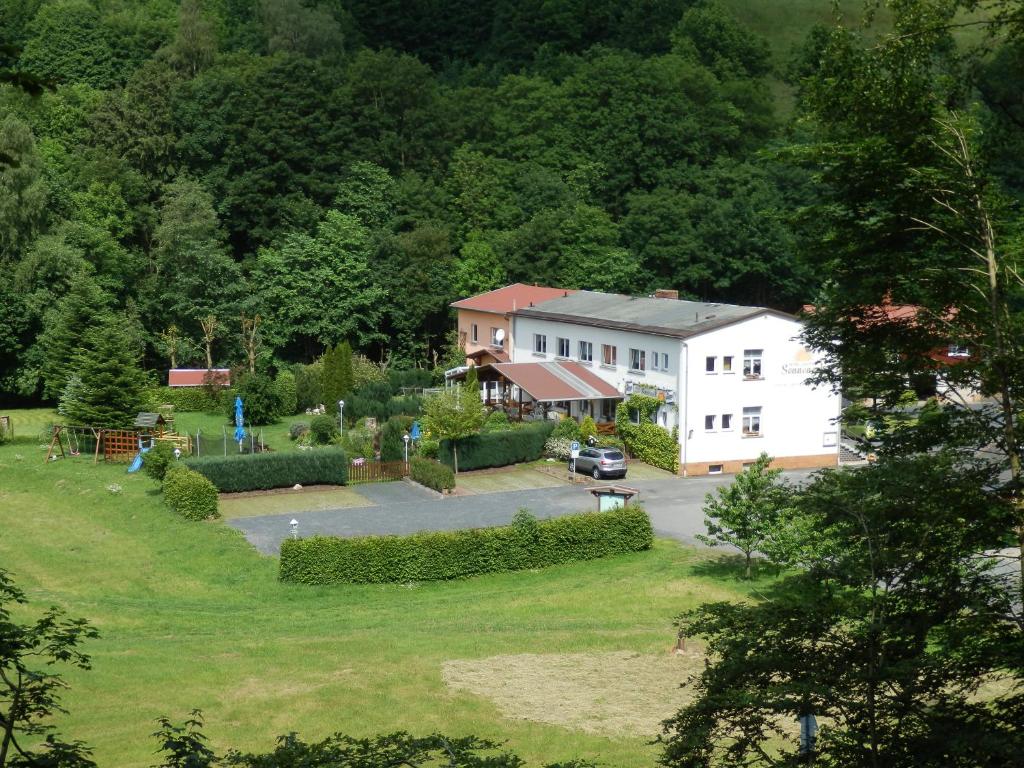 Hotel und Gasthof \ Im Grund 1, 96528 Schalkau