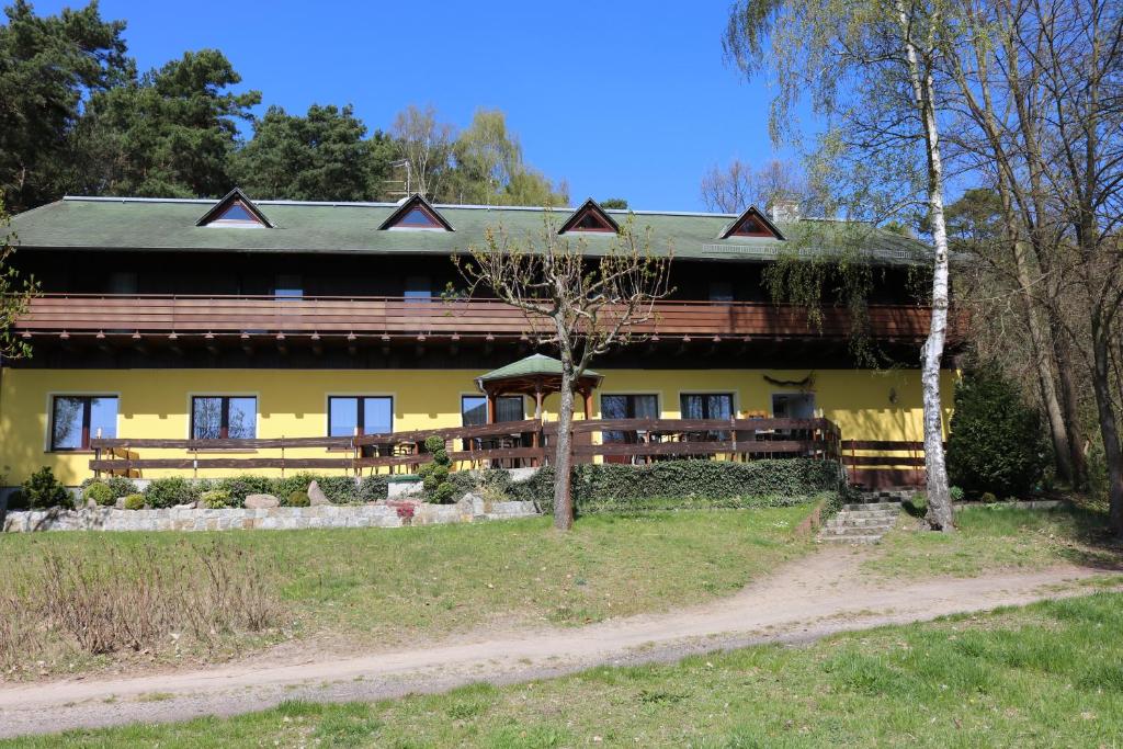 Hotel und Restaurant Karpfenschänke Am Pinnower See 3 OT Pinnow, 03172 Schenkendöbern