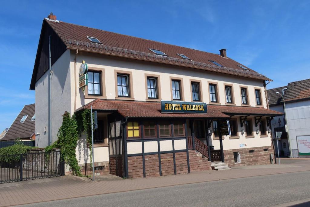 Hotel Waldoza 27 Saarpfalzstraße, 66914 Waldmohr