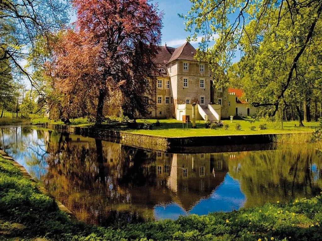 Hotel Wasserschloss Mellenthin Schlossallee 5, 17429 Mellenthin