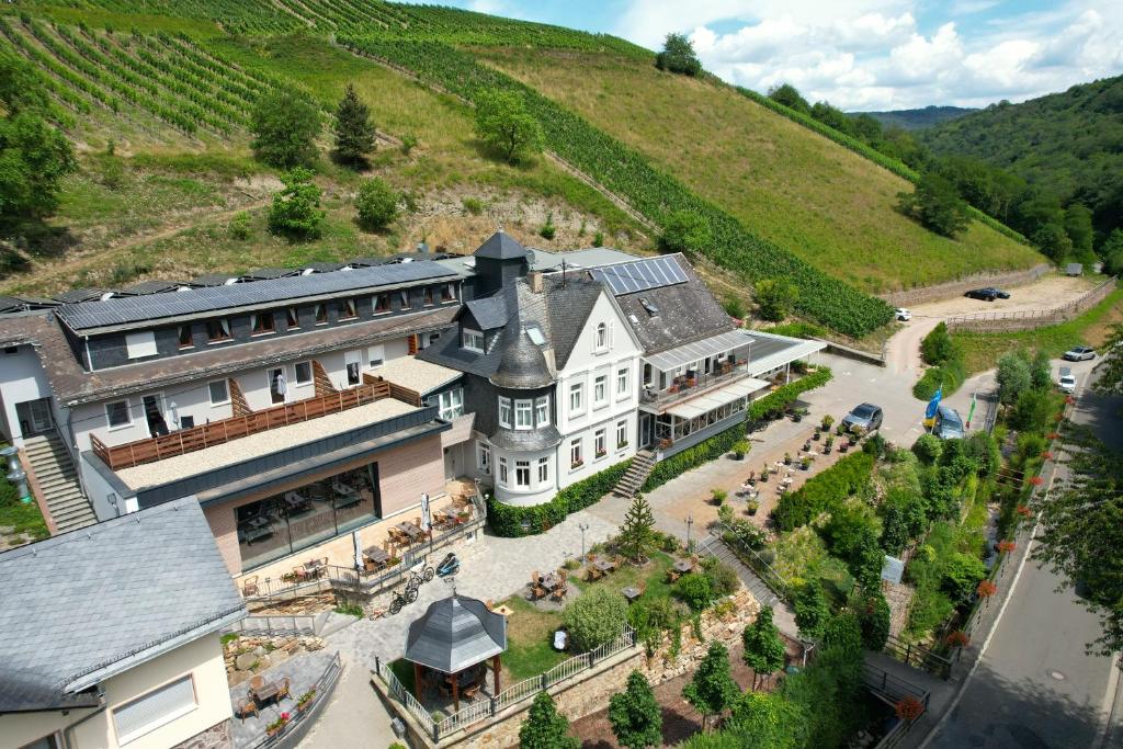 Hotel Weinberg-Schlößchen Hauptstraße 2, 55413 Oberheimbach