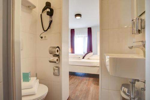 Hotel West