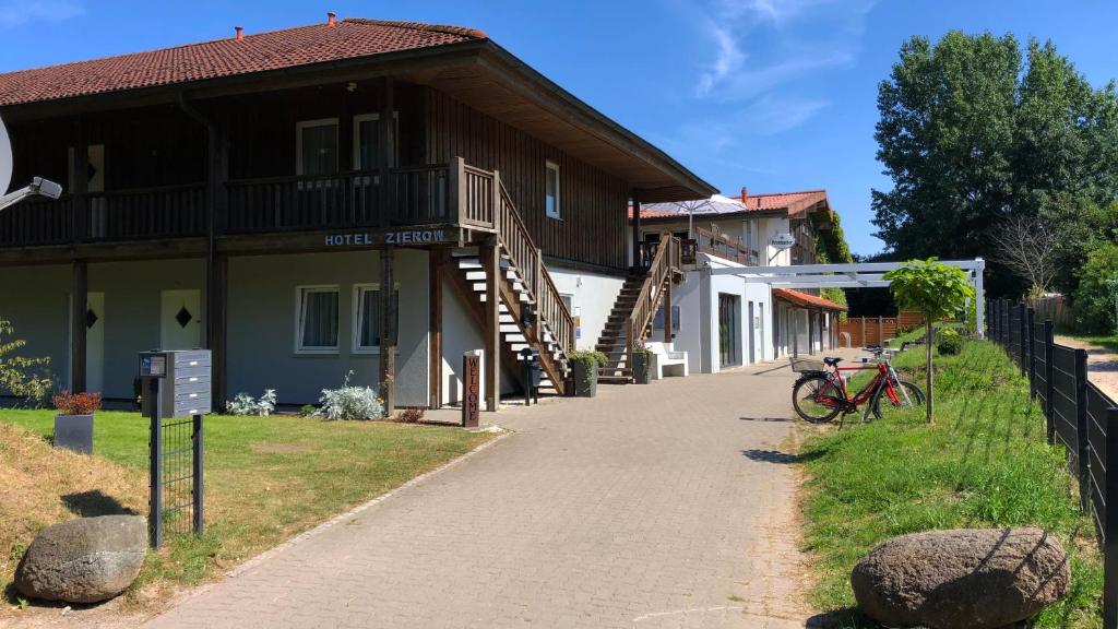 Hôtel Hotel Zierow - Urlaub an der Ostsee Strandstrasse 3 23968 Wismar