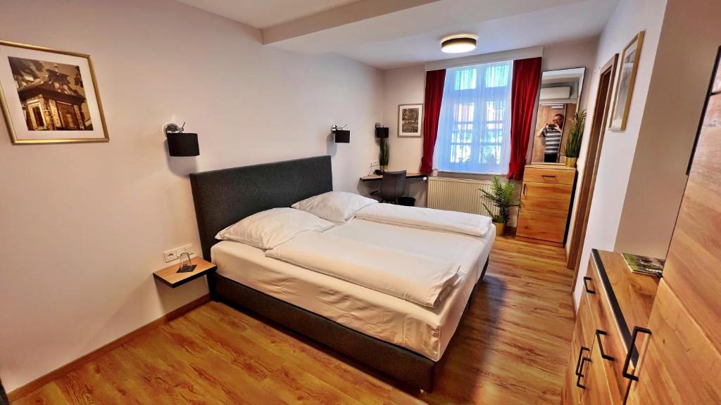 Hôtel Hotel Zu den Drei Kronen Freihofplatz 4 63500 Seligenstadt