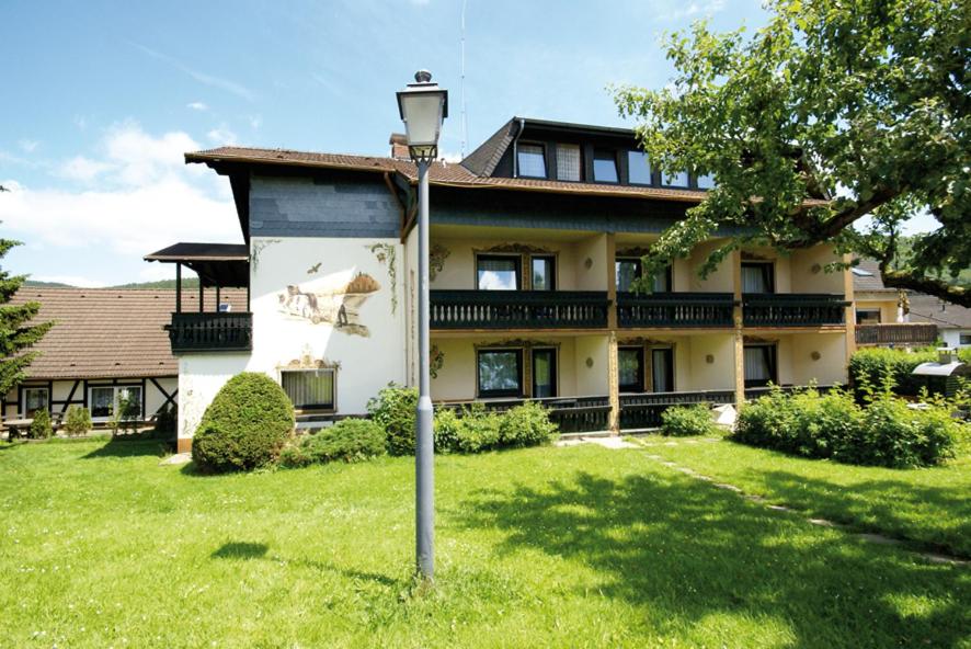 Hotel Zum Deutschen Haus Frankfurter Straße 18, 61479 Glashütten