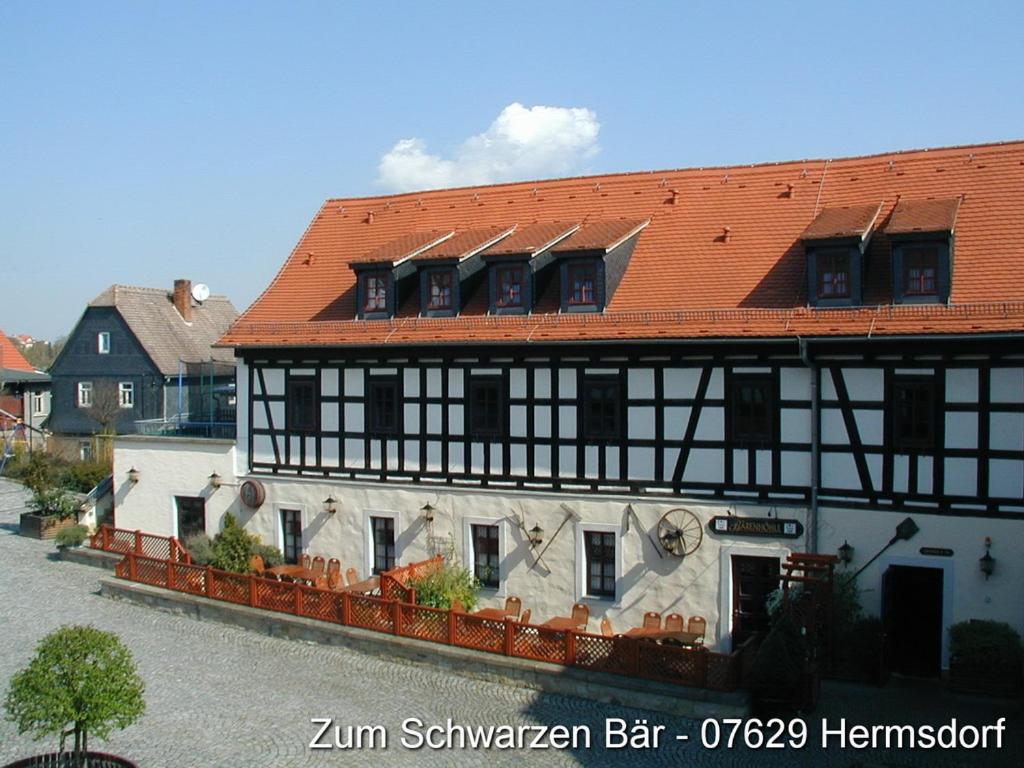 Hôtel Hotel Zum Schwarzen Bär Alte Regensburger Strasse 2 07629 Hermsdorf