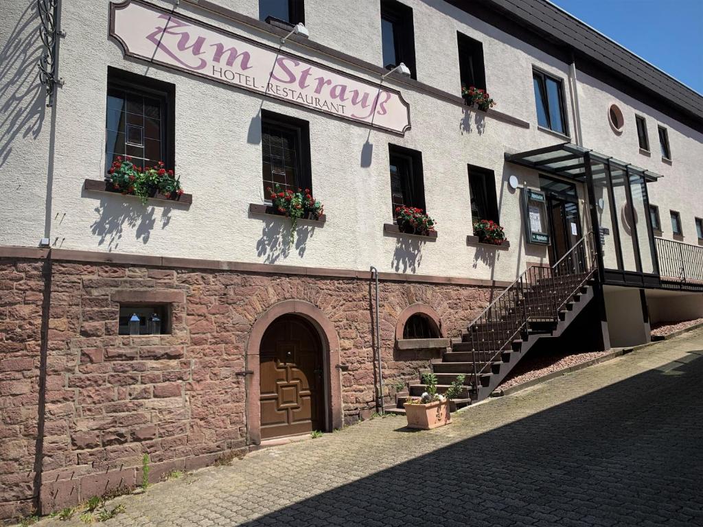 Hotel zum Strauß Talstrasse 2, 76275 Spessart