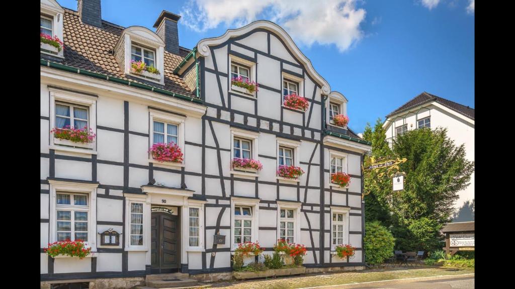 Hotel zur Post Dabringhausen GmbH Altenberger Straße 90, 42929 Wermelskirchen