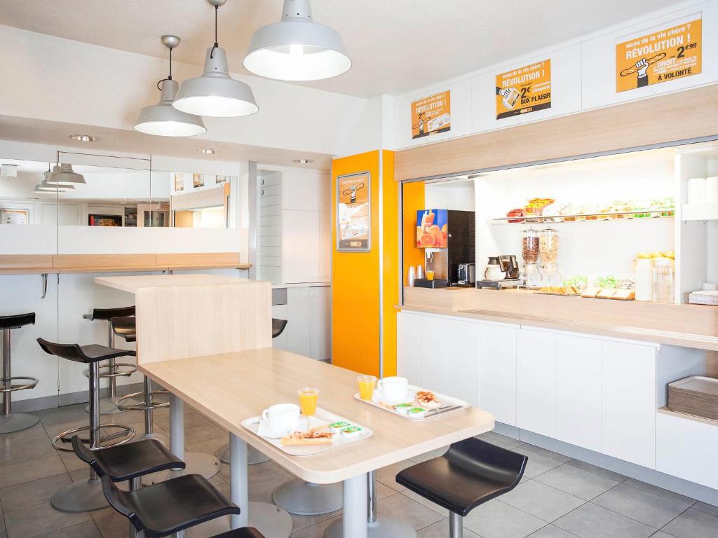 hotelF1 Le Creusot Montchanin Gare TGV Le Pont Jeanne Rose RN 80, 71210 Saint-Leu