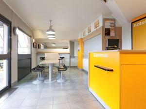 Hôtel hotelF1 Le Creusot Montchanin Gare TGV Le Pont Jeanne Rose RN 80 71210 Saint-Leu Bourgogne
