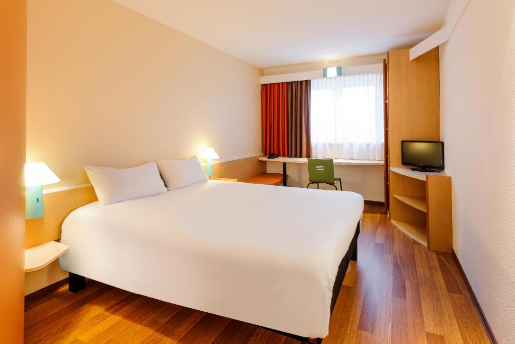 Hôtel ibis Berlin Dreilinden Heinrich-Hertz-Str. 1 14532 Kleinmachnow
