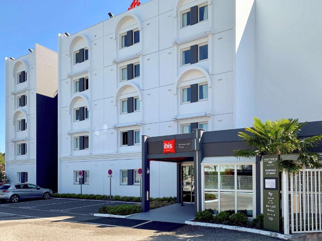 Hôtel ibis Bordeaux Pessac Route des Vins 8 Avenue Antoine Becquerel 33600 Pessac