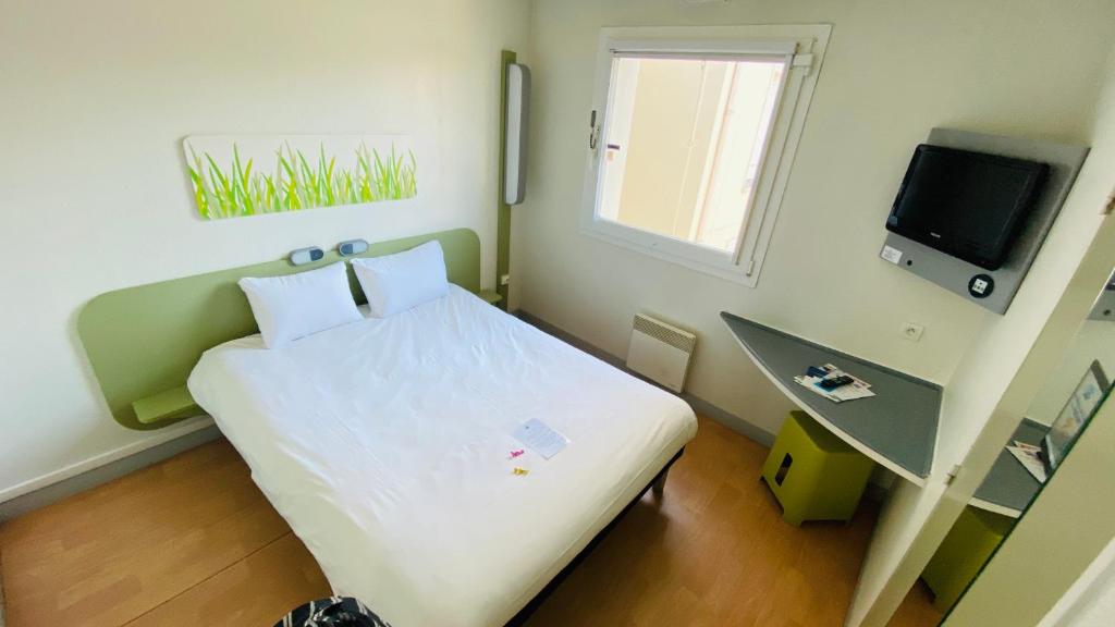 Hôtel ibis Budget Caen Centre Gare 16 place de la Gare 14000 Caen