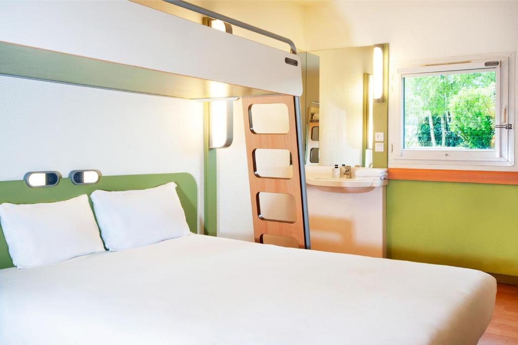 ibis budget Lyon Sud St Genis Laval 165 routes des Vourles, 69230 Saint-Genis-Laval