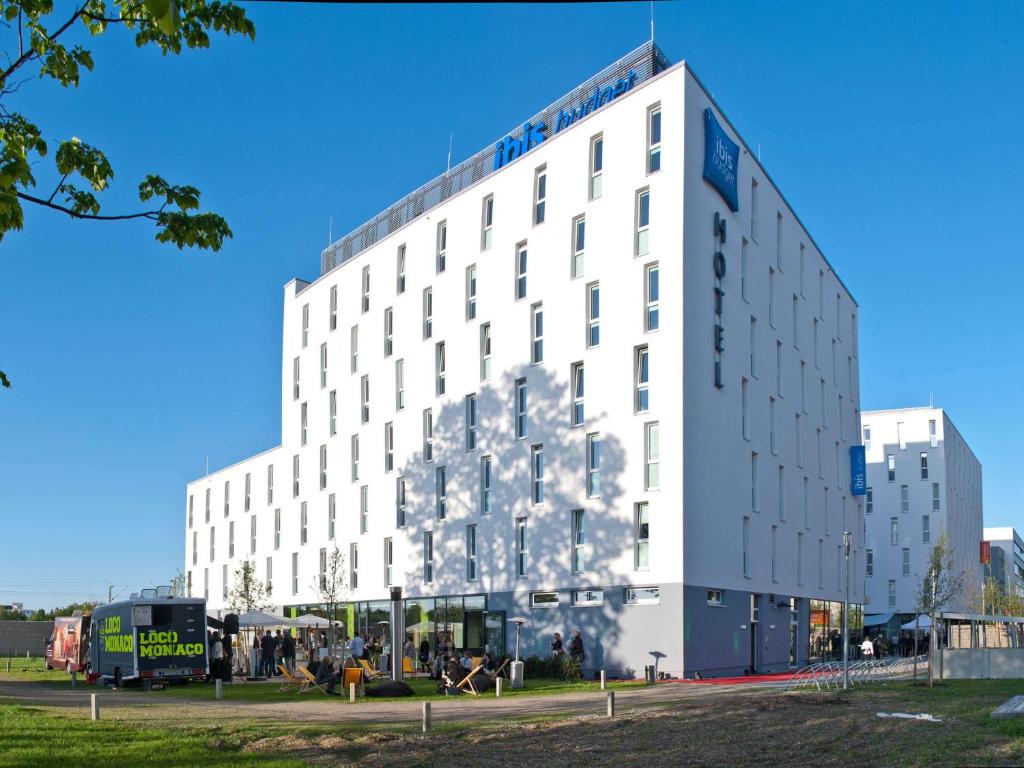 ibis budget Muenchen City Olympiapark Am Oberwiesenfeld 22, 80809 Munich