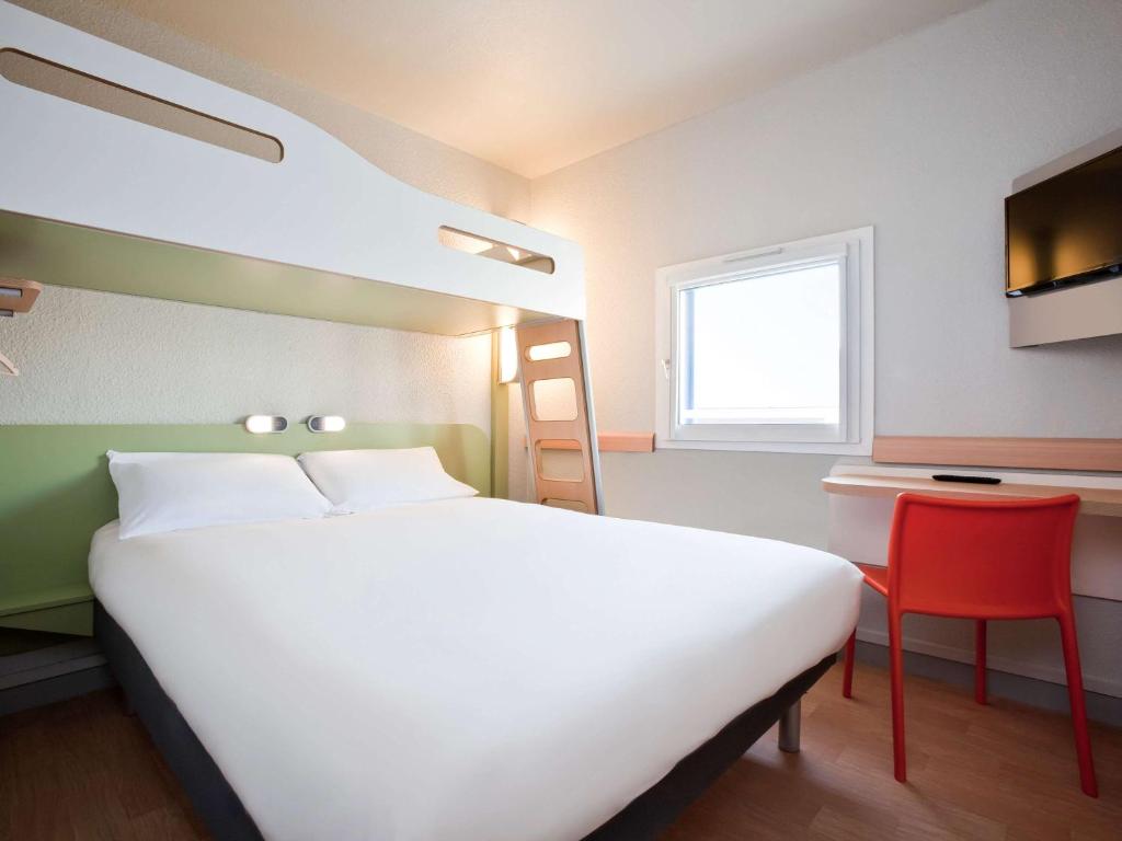 Hôtel ibis budget Pontault Combault RN4 Marne La Vallée 2, ZA La tête de Buis RN4 77340 Pontault-Combault