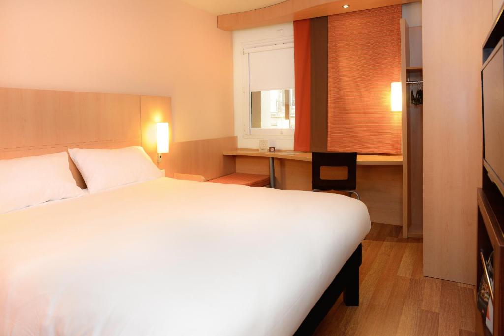 Hôtel ibis Caen Centre 6 Place Courtonne 14018 Caen