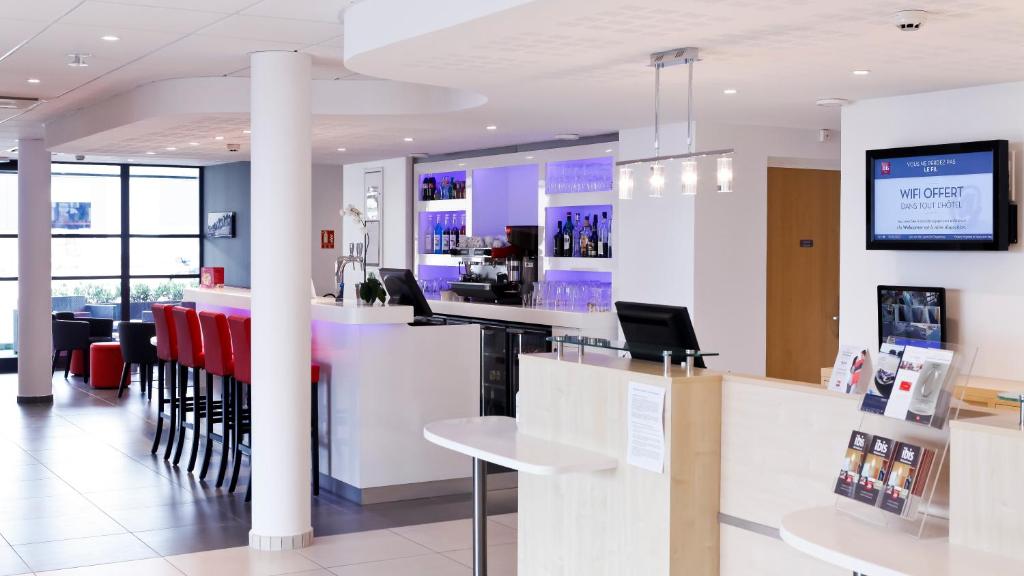 Hôtel ibis Lyon Est Chaponnay 125 rue des Frères Voisin 69970 Chaponnay