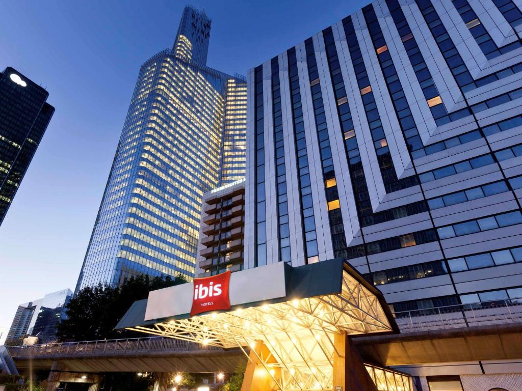 Hôtel ibis Paris la Défense Esplanade 4 Boulevard de Neuilly, La Défense 1 - Pont de Neuilly 92081 Courbevoie